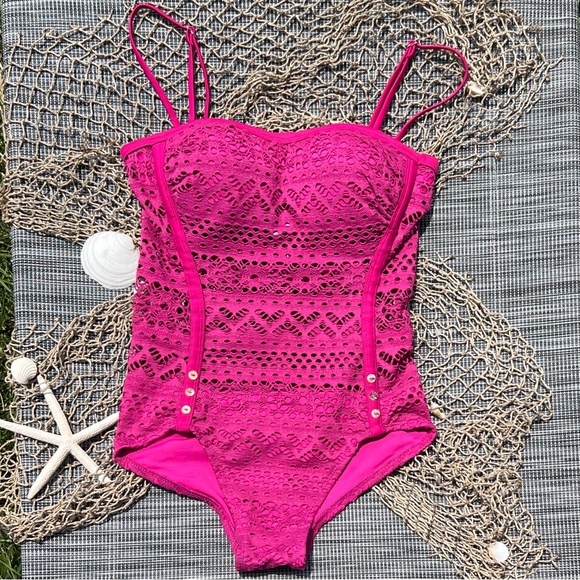 Lookbook Crochet/Lace  Swimsuit Pink Size 6 Great Condition - Picture 9 of 12